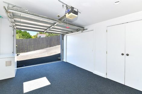 Photo of property in 2/9 Sunset Road, Totara Vale, Auckland, 0632