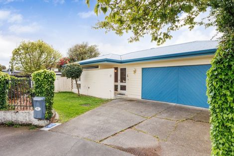 Photo of property in 17 Chilton Grove, Hokowhitu, Palmerston North, 4410