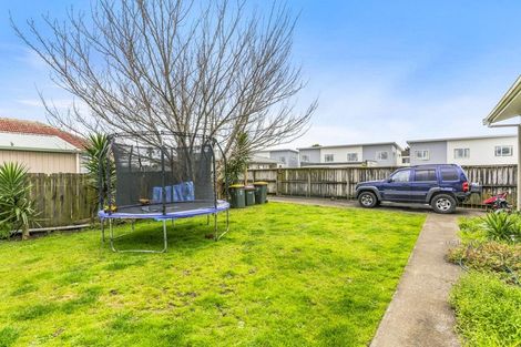 Photo of property in 2/17 Kent Road, Manurewa, Auckland, 2102