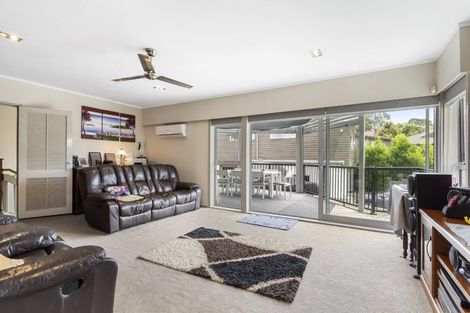 Photo of property in 12 Tanglewood Place, Cockle Bay, Auckland, 2014