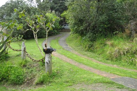 Photo of property in 77 Garden Road, Piha, New Lynn, 0772