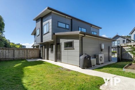 Photo of property in 15 Brindle Way, Newlands, Wellington, 6037