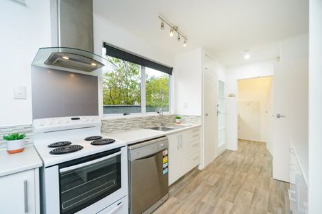 Photo of property in 28 Rhodes Drive, Kelvin Grove, Palmerston North, 4414