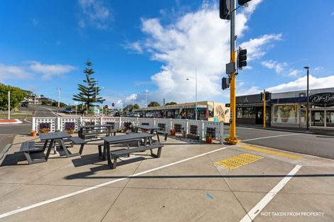 Photo of property in 14 South Road, Moturoa, New Plymouth, 4310