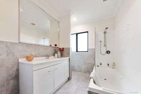 Photo of property in 314 Triangle Road, Massey, Auckland, 0614