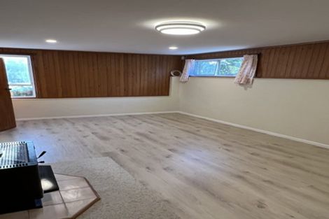 Photo of property in 27 Halberg Street, Glenfield, Auckland, 0629