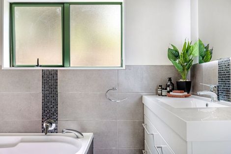 Photo of property in 1/62 Stapleford Crescent, Browns Bay, Auckland, 0630