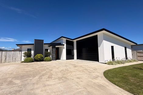 Photo of property in 8 Cherry Place, Maewa, Feilding, 4702