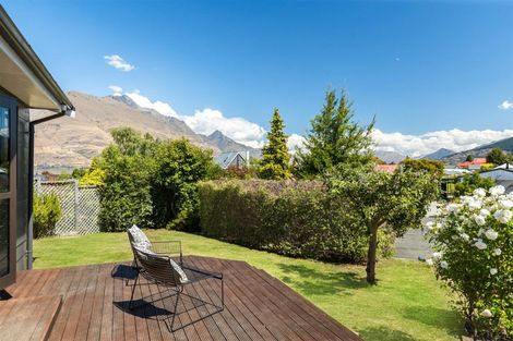 Photo of property in 7 Larch Court, Kelvin Heights, Queenstown, 9300