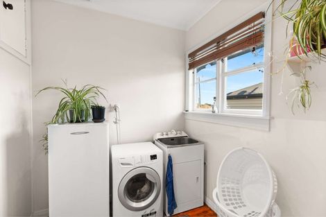 Photo of property in 33 Great North Road, Saint Johns Hill, Whanganui, 4501