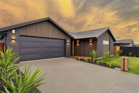 Photo of property in 10 Pierce Street, Marshland, Christchurch, 8083