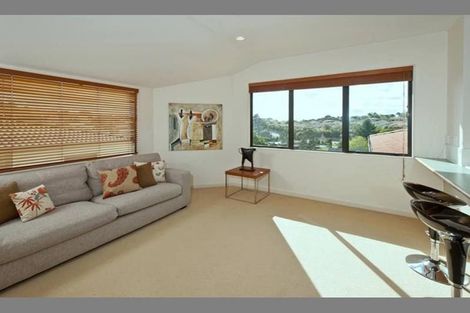 Photo of property in 11 Trotting Terrace, Fairview Heights, Auckland, 0632