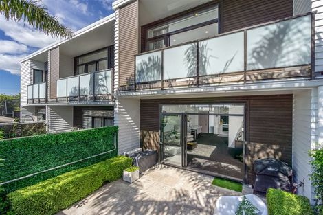 Photo of property in 6/50 Ocean View Road, Northcote, Auckland, 0627
