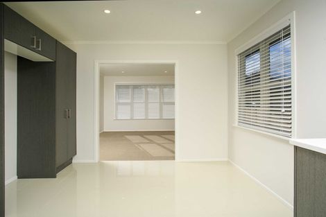 Photo of property in 2 Frizell Street, Beach Haven, Auckland, 0626