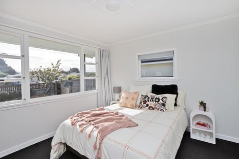 Photo of property in 27 Holloway Street, Waikiwi, Invercargill, 9810