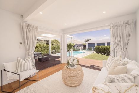 Photo of property in 35 Marine Parade, North New Brighton, Christchurch, 8083