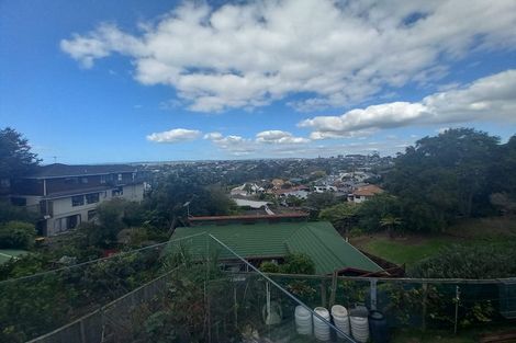 Photo of property in 111 Bleakhouse Road, Mellons Bay, Auckland, 2014