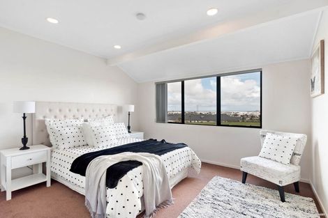 Photo of property in 16a Wilisa Rise, Goodwood Heights, Auckland, 2105