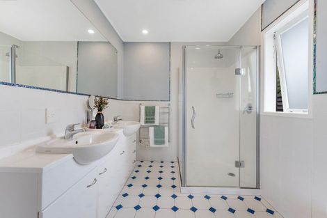 Photo of property in 22 Andrea Place, Sunnyhills, Auckland, 2010