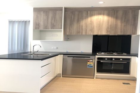 Photo of property in 3/21 Akoranga Drive, Northcote, Auckland, 0627