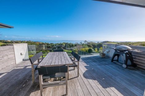 Photo of property in 16 Bay View Road, Moncks Bay, Christchurch, 8081