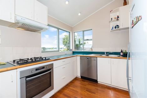 Photo of property in 2/16 Zion Road, Birkenhead, Auckland, 0626
