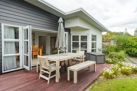Photo of property in 19 Karina Terrace, Roslyn, Palmerston North, 4414
