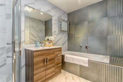 Photo of property in 9 Nerehana Place, Red Beach, 0932