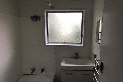 Photo of property in 2/95 Archers Road, Hillcrest, Auckland, 0629