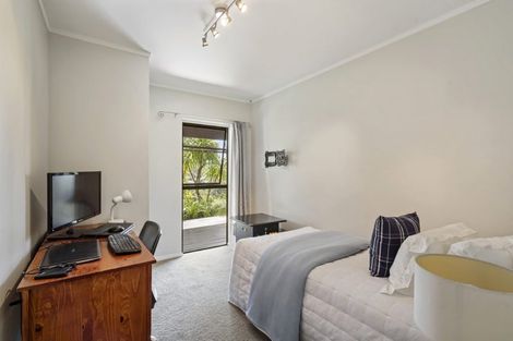 Photo of property in 20 Robin Lane, Browns Bay, Auckland, 0630