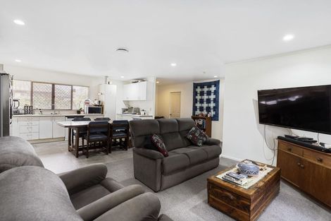 Photo of property in 11f Sturges Road, Henderson, Auckland, 0612