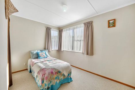 Photo of property in 6 Cotswold Crescent, Newlands, Wellington, 6037