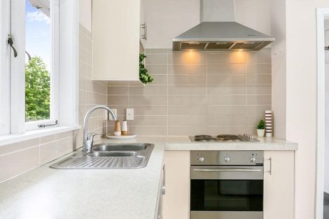 Photo of property in 24 Northall Road, New Lynn, Auckland, 0600