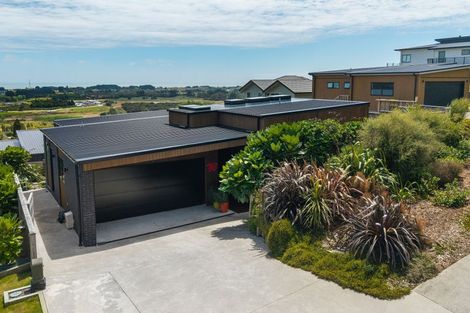 Photo of property in 76 Kotare Street, Waikanae, 5036