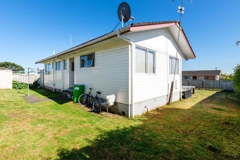 Photo of property in 1/15 Frobisher Way, Clendon Park, Auckland, 2103