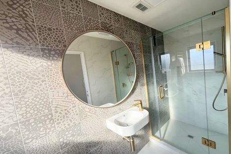 Photo of property in 95a Oreil Avenue, West Harbour, Auckland, 0618