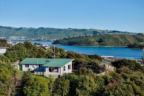 Photo of property in 1 Kahu Road, Paremata, Porirua, 5024