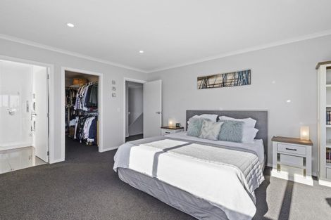 Photo of property in 32 Lanyon Place, Whitby, Porirua, 5024