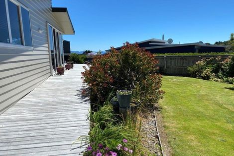 Photo of property in 25 Nyhane Drive, Ligar Bay, Takaka, 7183