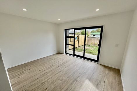 Photo of property in 10 Rauemi Way, Te Atatu South, Auckland, 0610