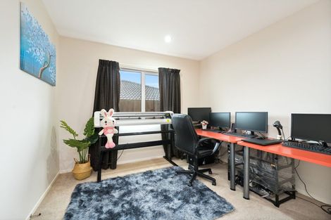 Photo of property in 5 Nirmal Place, Sunnyvale, Auckland, 0612