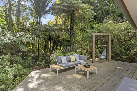 Photo of property in 1 Ngaio Road, Titirangi, Auckland, 0604