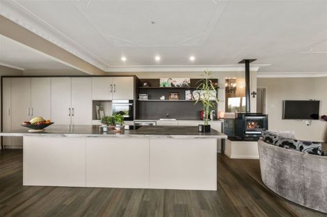 Photo of property in 13 Madeley Road, Mount Pleasant, Christchurch, 8081