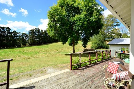 Photo of property in 113 Foster Road, Kumeu, 0891