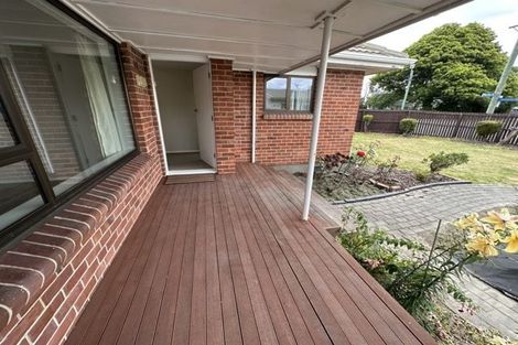 Photo of property in 32 Avonhead Road, Avonhead, Christchurch, 8042