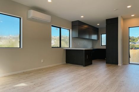 Photo of property in 5a Topliss Drive, Northcross, Auckland, 0632