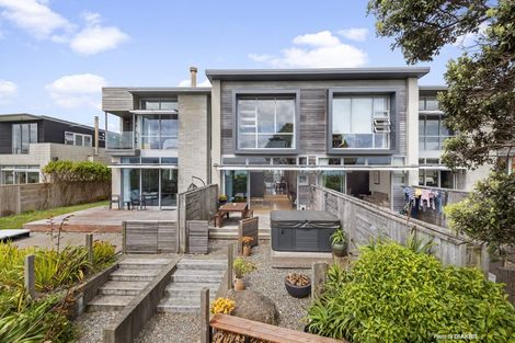 Photo of property in 17 Boardwalk Lane, Seatoun, Wellington, 6022