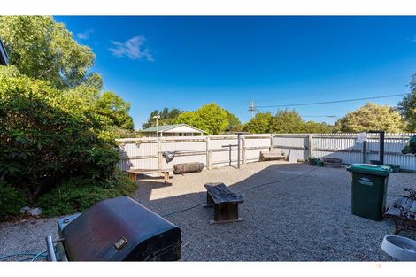 Photo of property in 84 Timaru Road, Waimate, 7924