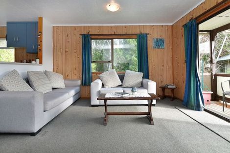 Photo of property in 25 Waiora Road, Stanmore Bay, Whangaparaoa, 0932