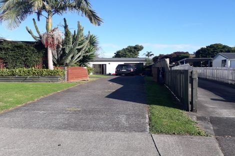 Photo of property in 30 Riverside Drive, Waiuku, 2123